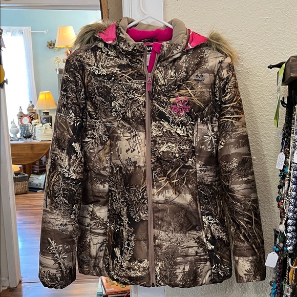 Realtree Jackets & Blazers - Woman’s Realtree Max-1 XT Camouflage Jacket with Detachable Fur Lined Hood
